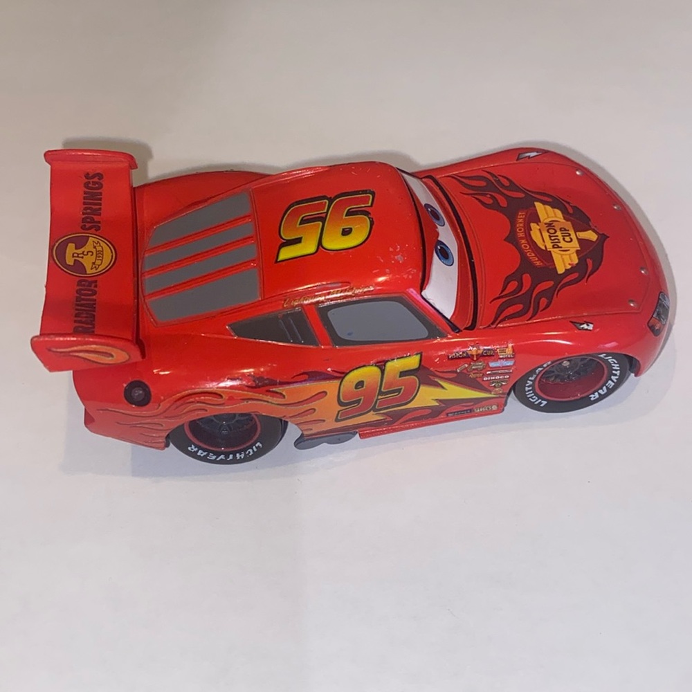 Disney Cars Diecast Lightning McQueen Piston Cup Car